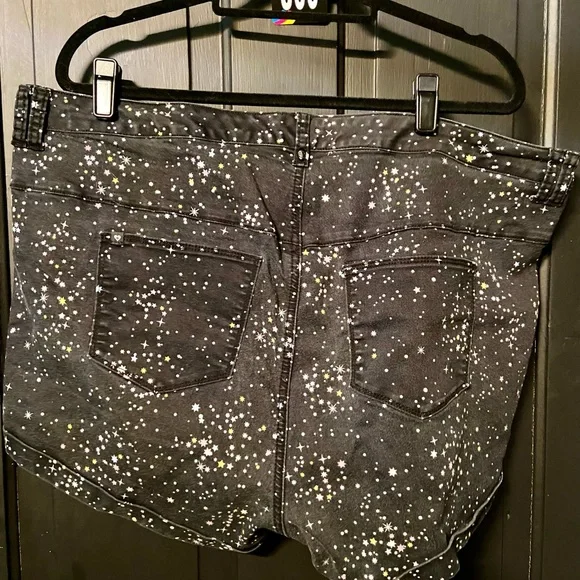 Blackheart Starry Black Jean Shorts - Picture 2 of 4